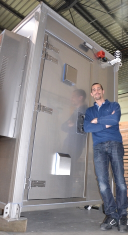 Guillaume and a MS17 Guillaume Gross MS17 Micro Shelter Stainless steel